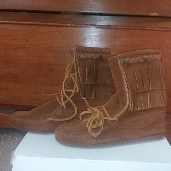 High Top Minnetonka Fringe Moccasins - Picture 3 of 6